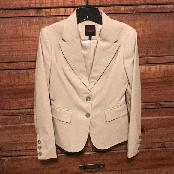 Women’s suit - Picture 2 of 3